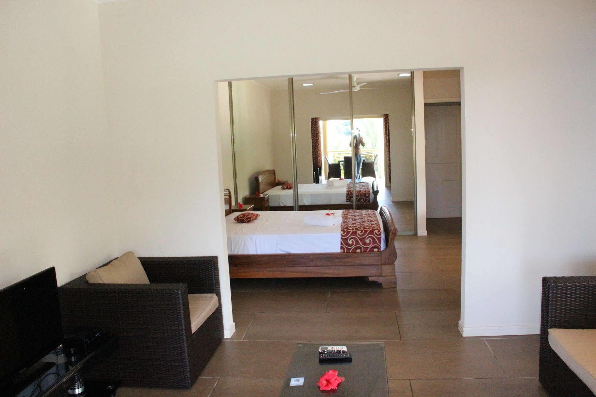 Summer Self Catering Anse la blague Екстер'єр фото